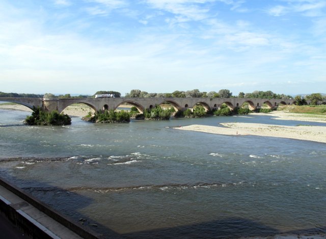06-07-PontEsperit-18-0101-Pont-St-Esp-Bruecke-920m-25Boegen