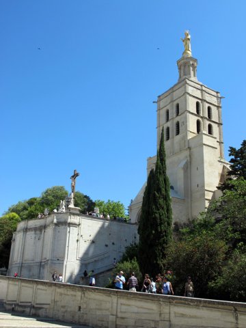 06-09-Avignon-20-0047-Avignon-Place-Palais-du-Papes-Eglise-Notre-Dame-des-Doms