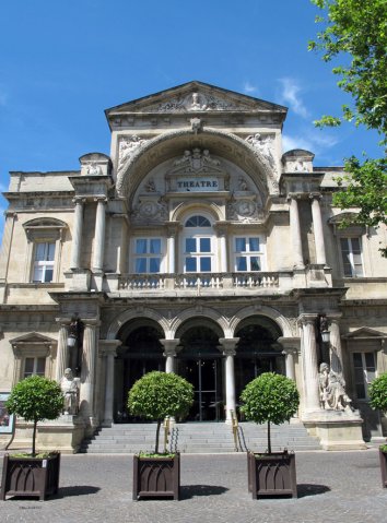 06-09-Avignon-20-0077-Avignon-Place-de-la-Republique-Theater