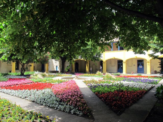 06-11-Arles-22-0094-Arles-Espace-van-Gogh