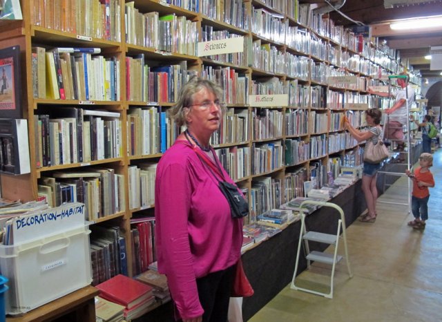 06-17-LeSomail-28-0201-LeSomail-Antiquariat