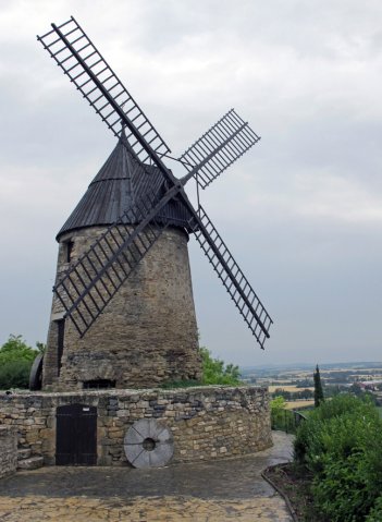 06-19-Castelnaudary-30-0140-Castelnaudary-Place-du-Cugarel-Windmuehle