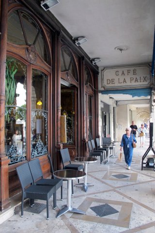 07-06-LaRochelle-47-0018-LaRochelle-Cafe-de-la-Paix