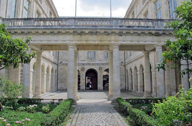 07-06-LaRochelle-47-0056-LaRochelle-Handelskammer-1760