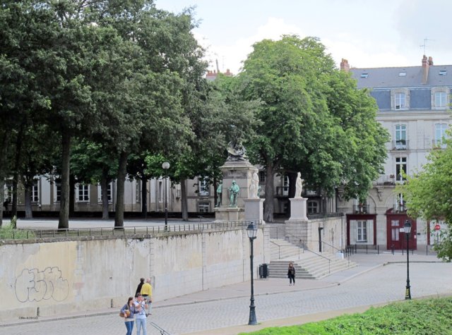 07-14-Nantes-55-Nantes-0015-Place-de-la-Duchesse-Anne