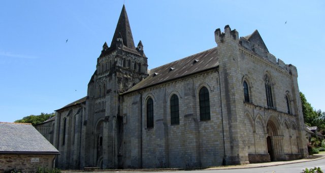07-18-Saumur-59-0197-Gennes-Notre-Dame-deCunault-11-15Jh