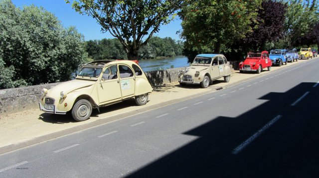07-23-Blois-64-0124-Amboise-2CV