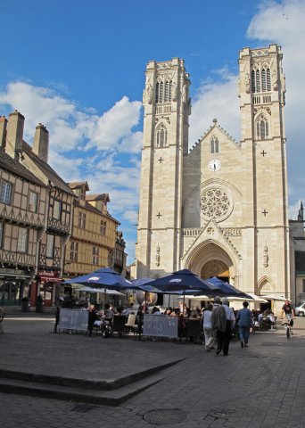 08-05-Chalon-77-0443-Chalon-Kathedrale-St-Vincent-um11JH-romanische-Kath